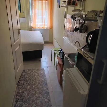 Balatongyoengye Vendeghaz Гостевой дом Kungos