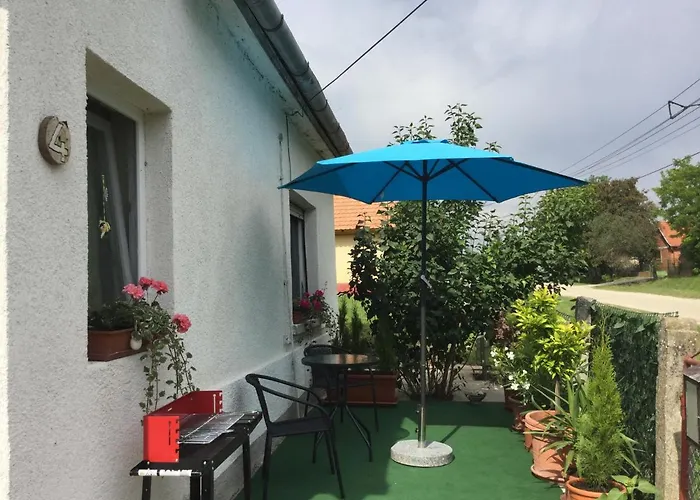 Balatongyoengye Vendeghaz Гостевой дом