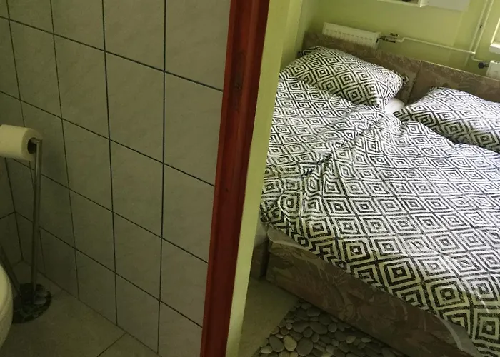 Balatongyoengye Vendeghaz Гостевой дом Kungos