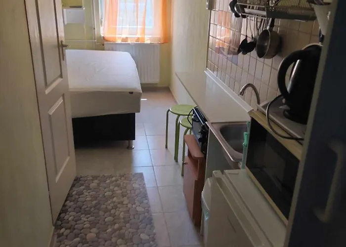 Balatongyoengye Vendeghaz בית הארחה Kungos